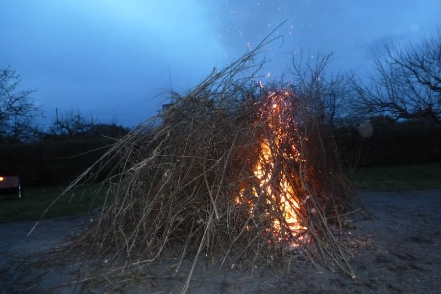 Das brennende Osterfeuer