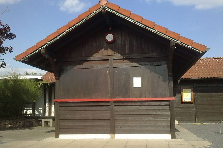 Geschlossene Grillhütte von außen